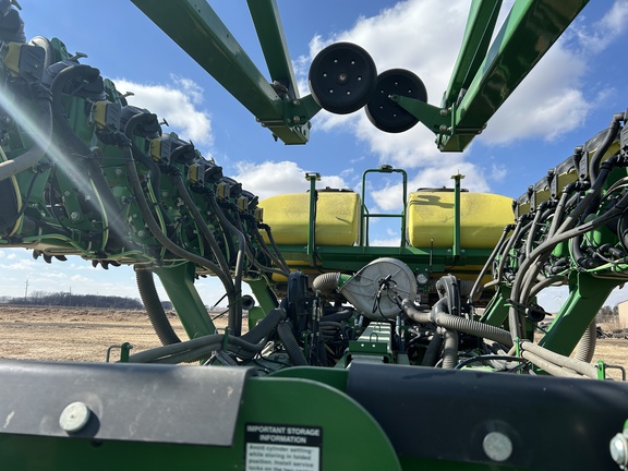 2016 John Deere 1795 Planter