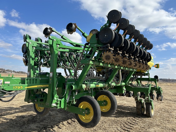 2016 John Deere 1795 Planter