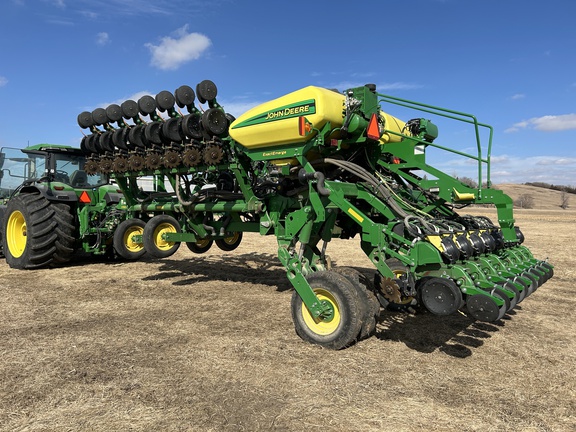 2016 John Deere 1795 Planter