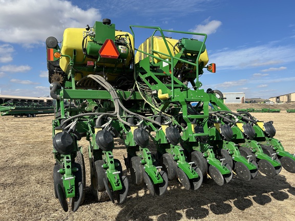 2016 John Deere 1795 Planter