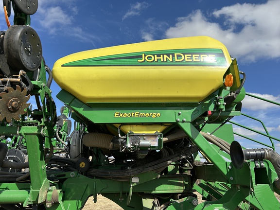 2016 John Deere 1795 Planter