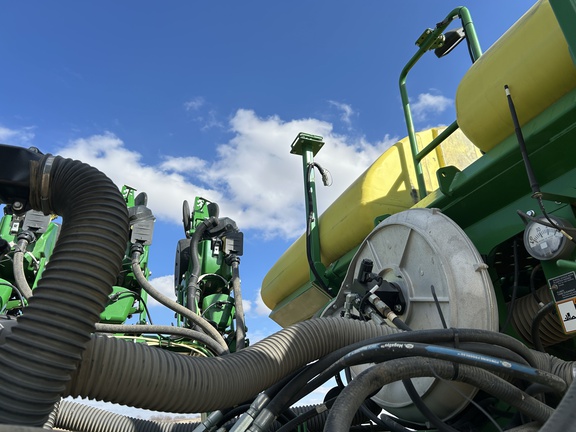 2016 John Deere 1795 Planter