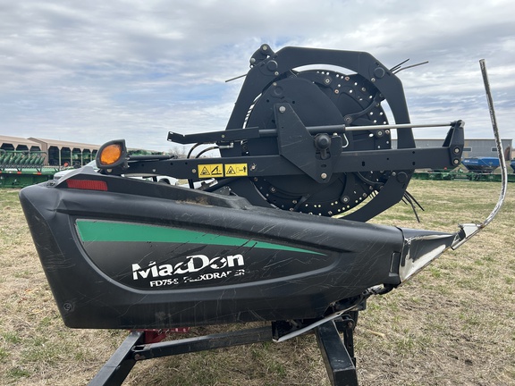2014 MacDon FD75-S Header Combine