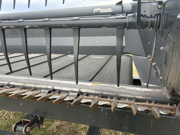 2014 MacDon FD75-S Header Combine