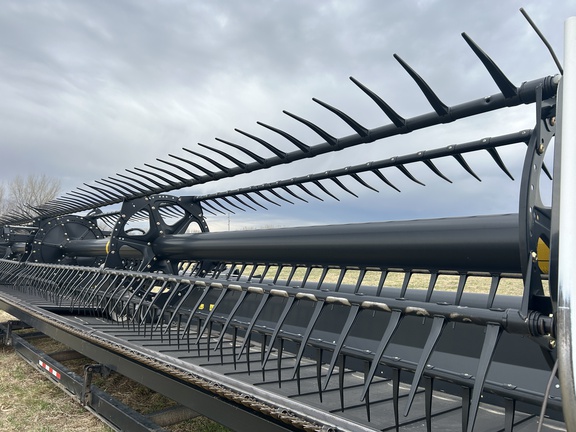 2014 MacDon FD75-S Header Combine