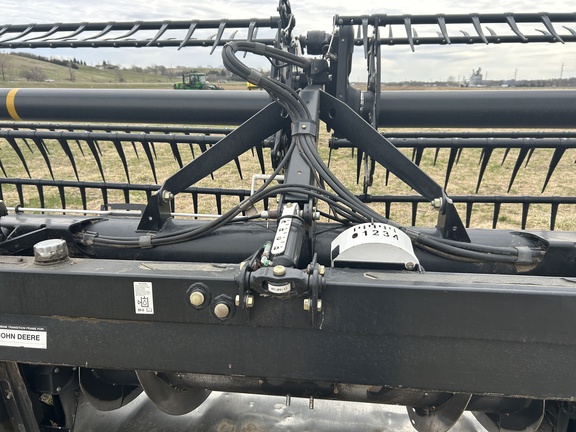 2014 MacDon FD75-S Header Combine