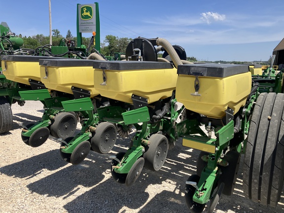 2023 John Deere 1775NT Planter