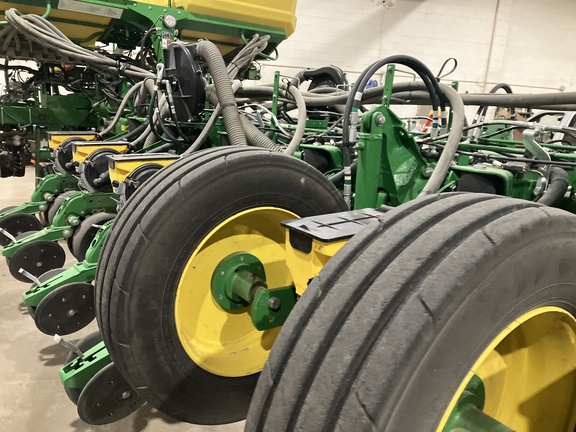 2022 John Deere 1775NT Planter