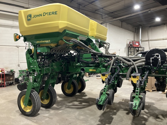 2022 John Deere 1775NT Planter