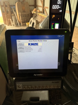 2019 Kinze 3660 Planter