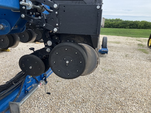 2019 Kinze 3660 Planter