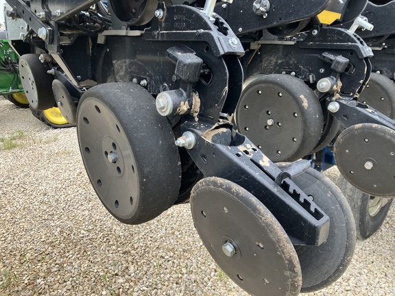2019 Kinze 3660 Planter