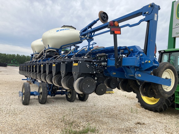 2019 Kinze 3660 Planter
