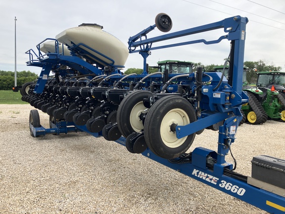 2019 Kinze 3660 Planter