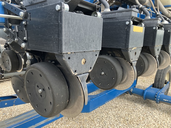 2019 Kinze 3660 Planter