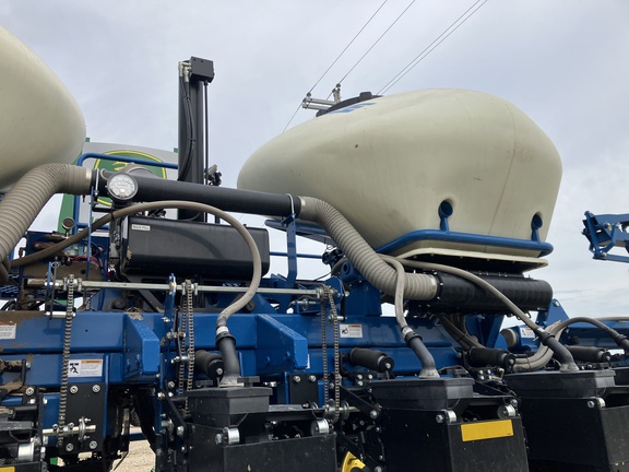 2019 Kinze 3660 Planter