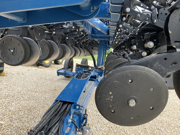 2019 Kinze 3660 Planter