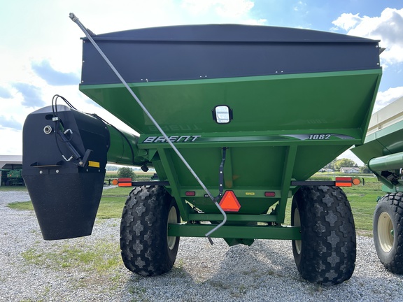 2012 Brent 1082 Grain Cart