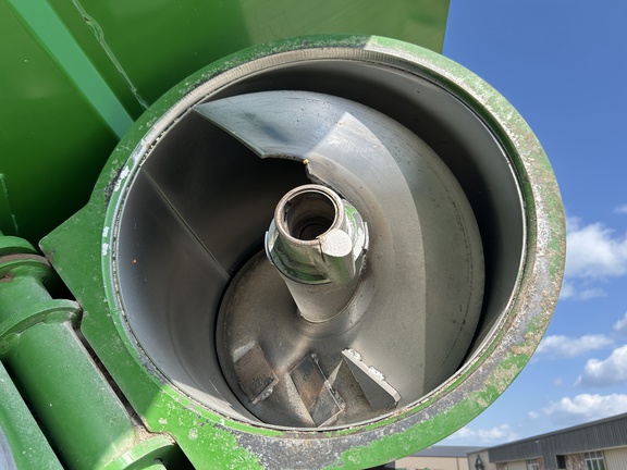 2012 Brent 1082 Grain Cart