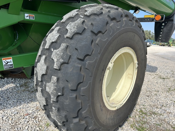 2012 Brent 1082 Grain Cart