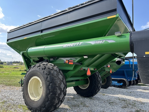 2012 Brent 1082 Grain Cart