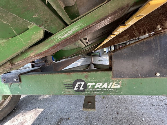 E-Z Trail 672 Header Transport