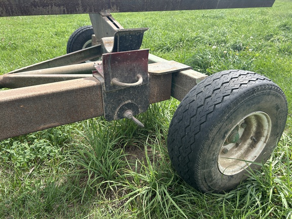 E-Z Trail 672 Header Transport