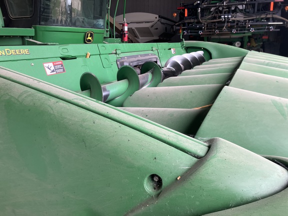 2012 John Deere 608C Header Corn Head