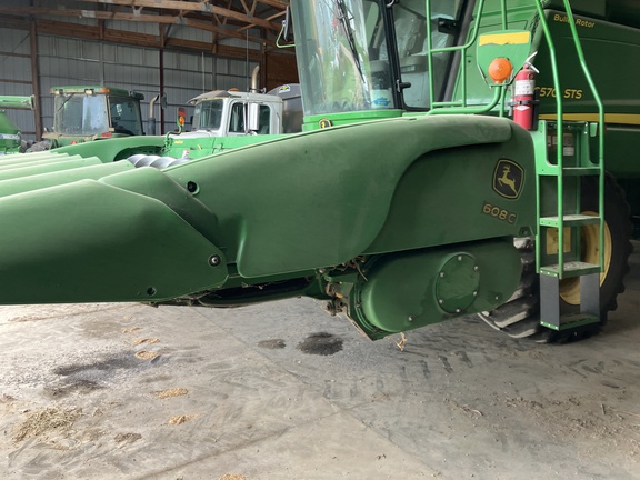 2012 John Deere 608C Header Corn Head