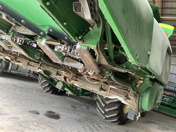 2012 John Deere 608C Header Corn Head