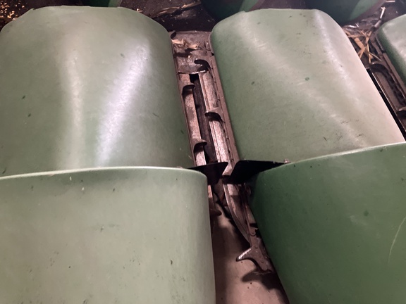 2004 John Deere 893 Header Corn Head