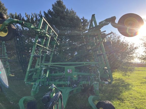 2022 John Deere 2430 Chisel Plow
