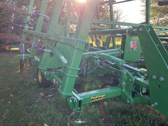 2022 John Deere 2430 Chisel Plow