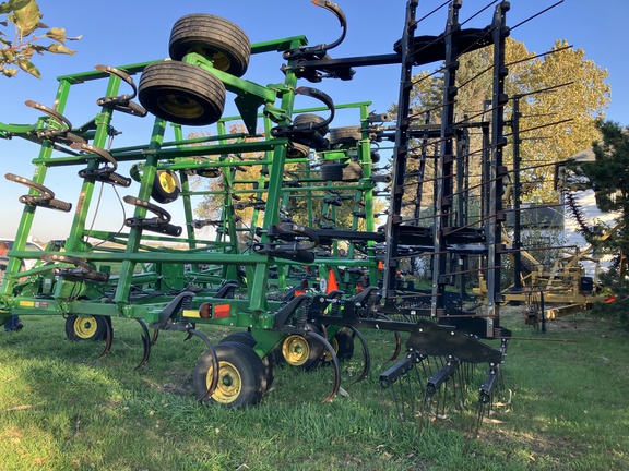 2022 John Deere 2430 Chisel Plow