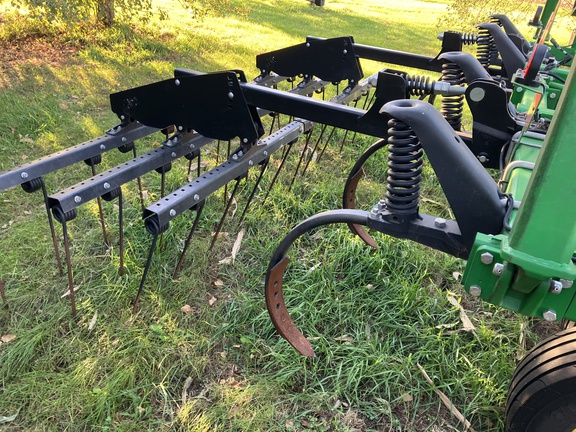 2022 John Deere 2430 Chisel Plow