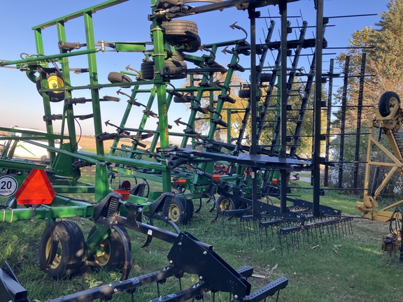 2022 John Deere 2430 Chisel Plow
