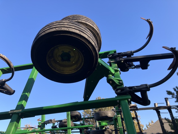 2022 John Deere 2430 Chisel Plow