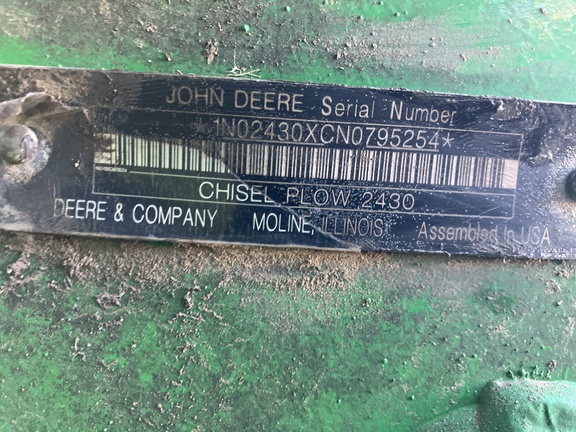 2022 John Deere 2430 Chisel Plow