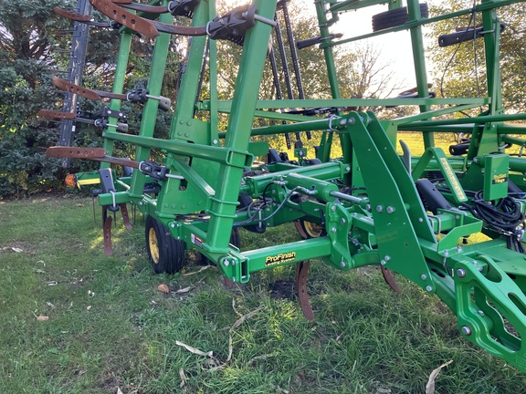 2022 John Deere 2430 Chisel Plow