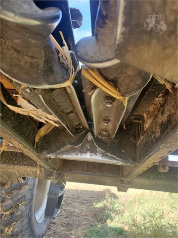 2005 Challenger CH1230 Header Combine