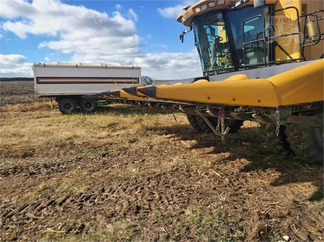2005 Challenger CH1230 Header Combine