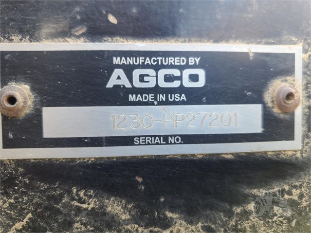 2005 Challenger CH1230 Header Combine