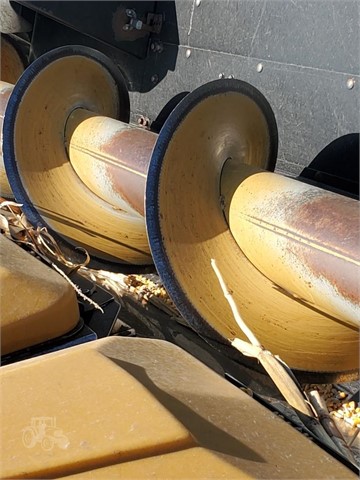 2005 Challenger CH1230 Header Combine