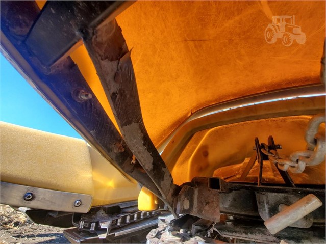 2005 Challenger CH1230 Header Combine