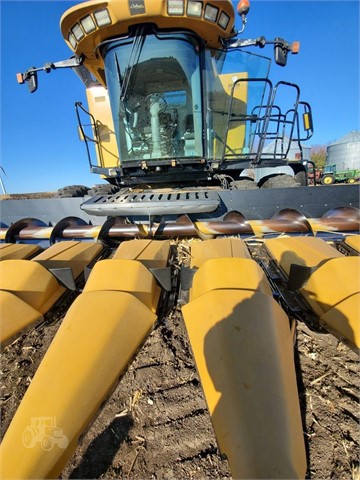2005 Challenger CH1230 Header Combine