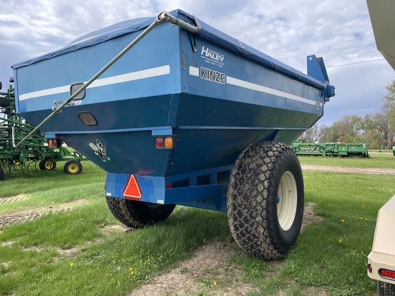 1995 Kinze 640 Grain Cart