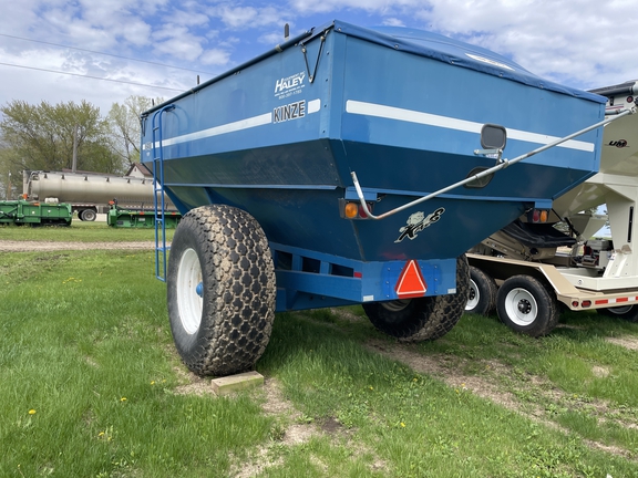 1995 Kinze 640 Grain Cart