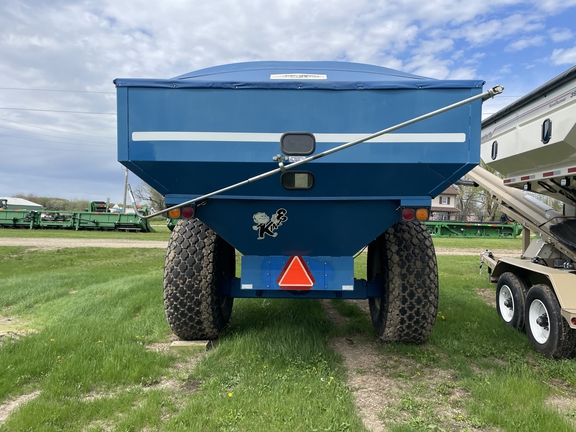 1995 Kinze 640 Grain Cart