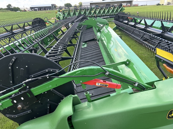 2022 John Deere RD40F Header Combine