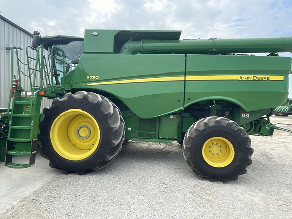 2023 John Deere S790 Combine